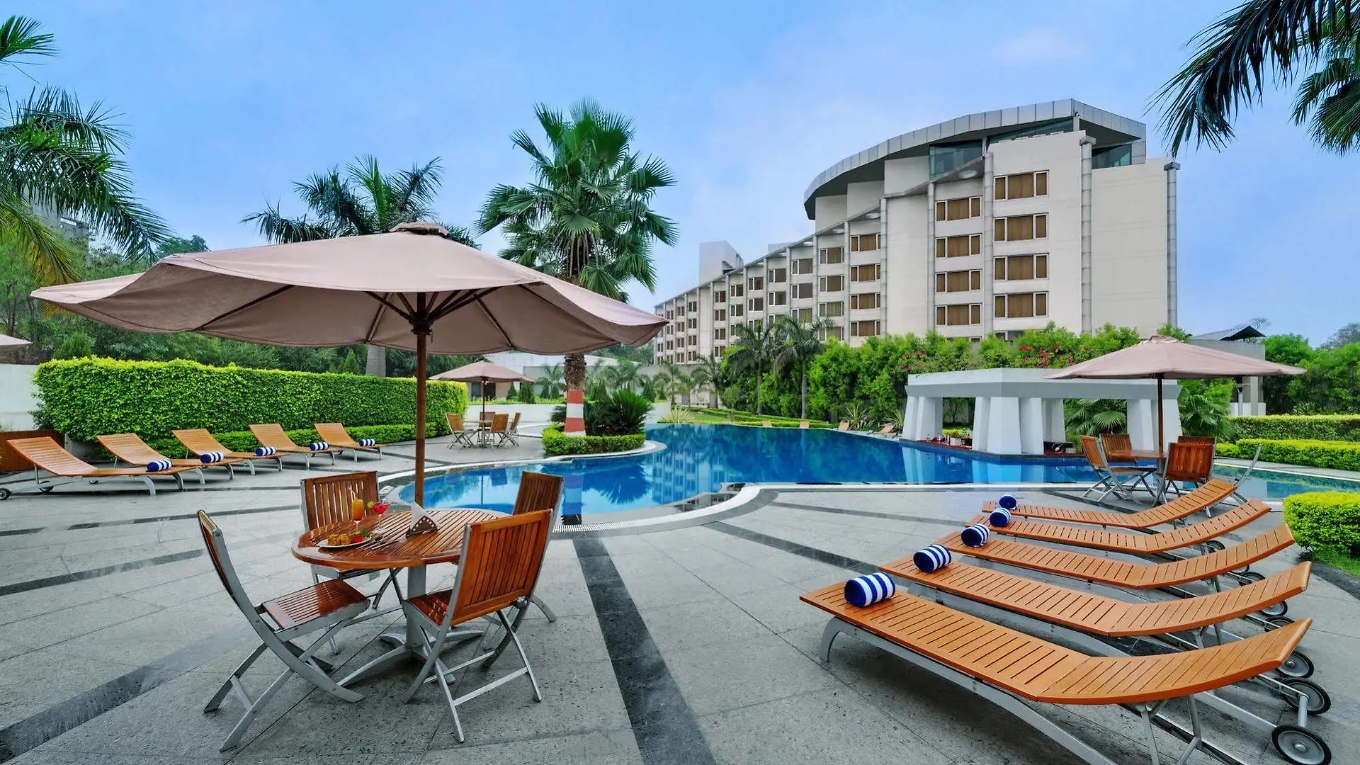 Hotel Ramada Plaza By Wyndham Jhv Varanasi